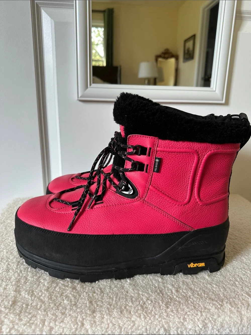 UGG vibrant hot